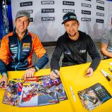 Tom Koch ( Deutschland / KTM / Kosak Racing Team ), Maximilian Nagl ( Deutschland / Husqvarna / Krettek-Haas-Racing-Team ) und Mark Scheu ( Deutschland / Husqvarna / SixtySeven ) schreiben Autogramme beim ADAC MX Masters